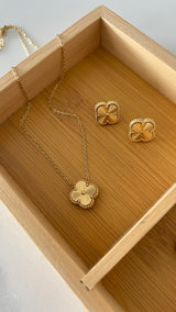 Willow Pendant Necklace