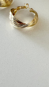 Twisted Hoop