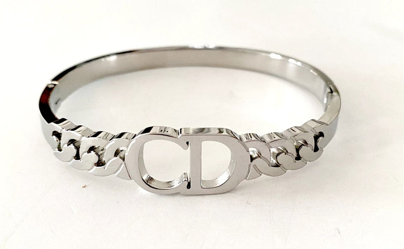 Dayna Bangle